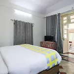 Oyo 77999 Twobk Hilltop Cottage