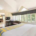 Oyo 77999 Twobk Hilltop Cottage